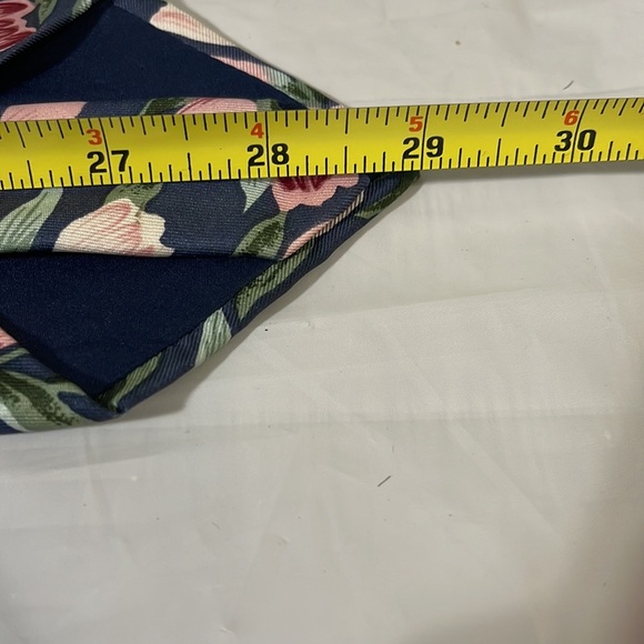Nameless men’s tulip tie 100% silk like new 4”W x 58L. Tie  makes a statement! - Picture 5 of 6